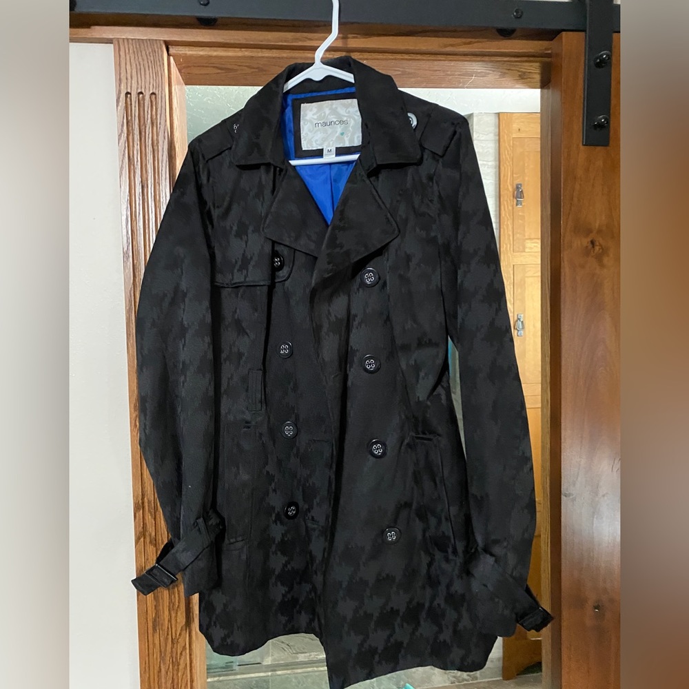 Lined short trench coat with side pockets and belt